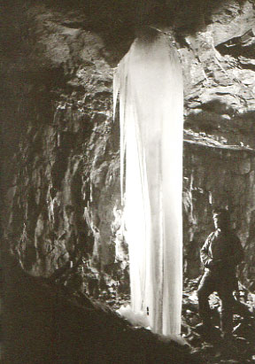 Concrtion de glace  la grotte
                Chevalier
