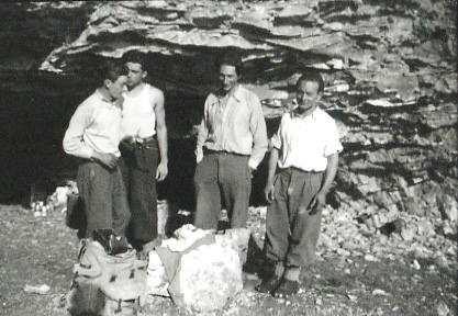 De gauche à droite : Charly Petit-Didier (?), Edmond Petzl (?), Pierre Chevalier, Fernand Petz.