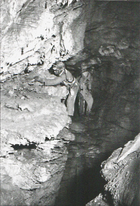 Traversée du puits de la Vire (réseau de la dent de Crolles)